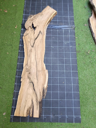 Plateau olivier brut Live Edge 180×40 cm – Réf. N°033