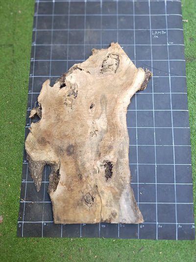 Plateau olivier brut Live Edge 100×70 cm – Réf. N°039