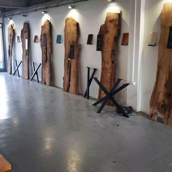 Plateaux de bois d'olivier en showroom