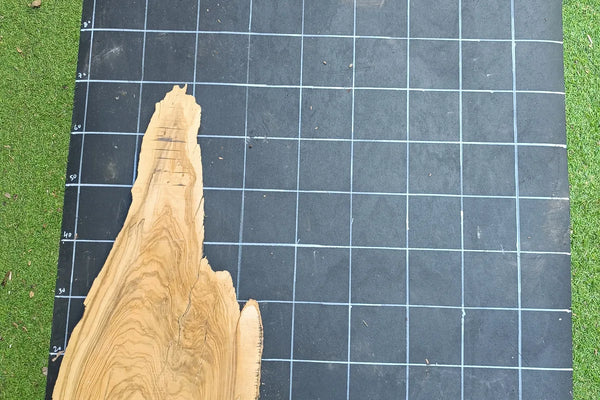 Plateau olivier brut Live Edge 150×80 cm, vue d'ensemble