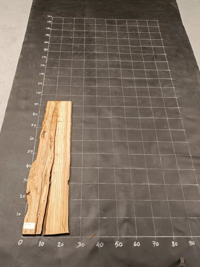 Planche en bois d'olivier rabotée 140×30 cm à bord naturel — pièce unique (P34)