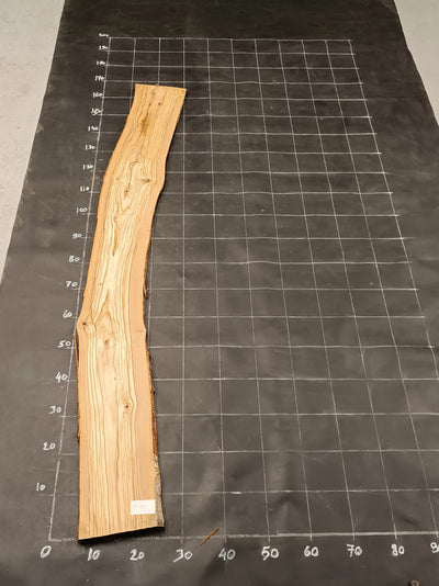 Planche en bois d'olivier rabotée 175×25 cm à bord naturel — pièce unique (P21)