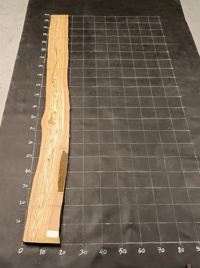 Planche en bois d'olivier rabotée 180×25 cm à bord naturel — pièce unique (P17)