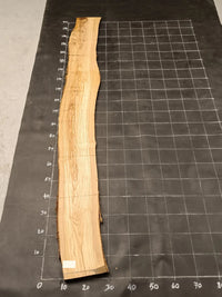 Planche bois d'olivier rabotée 2 cm à bord naturel, 190×32 cm, réf P02, sur tapis quadrillé 10 cm — verso