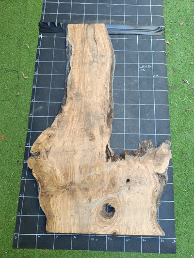 Plateau olivier brut Live Edge 140×80 cm – Réf. N°008