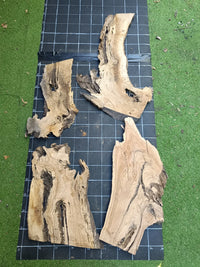 Plateau bois d'olivier brut à bord vivant 140×80 cm, réf N°014, sur tapis quadrillé 10 cm — verso