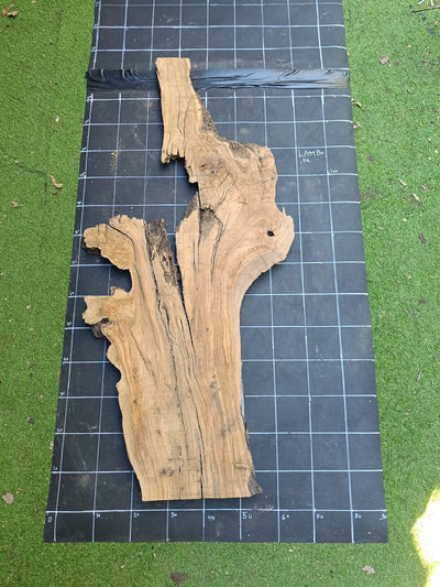 Plateau olivier brut Live Edge 150×50 cm – Réf. N°018
