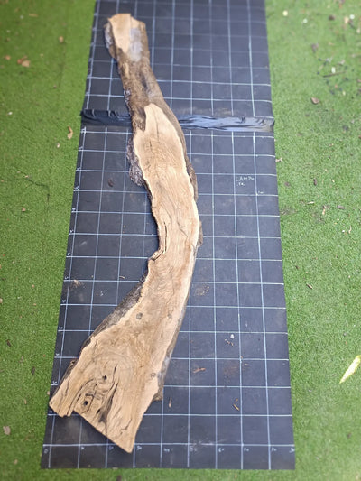 Plateau olivier brut Live Edge 200×30 cm – Réf. N°024