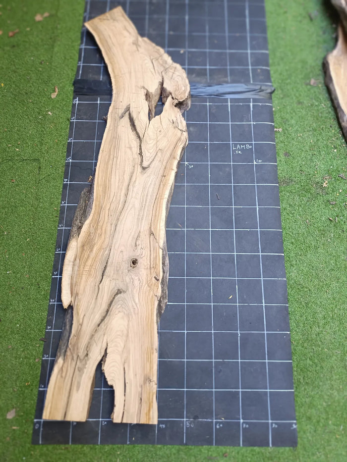 Plateau olivier brut Live Edge 180×40 cm – Réf. N°034