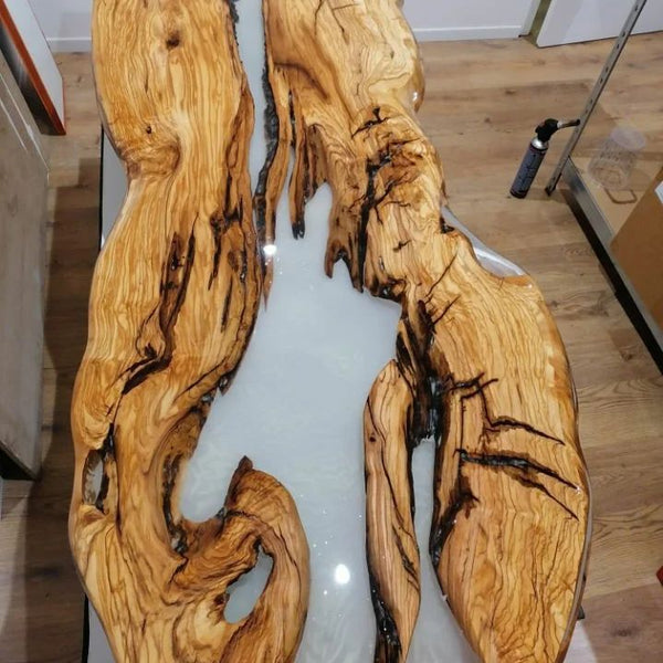 Comptoir en bois d’olivier et résine